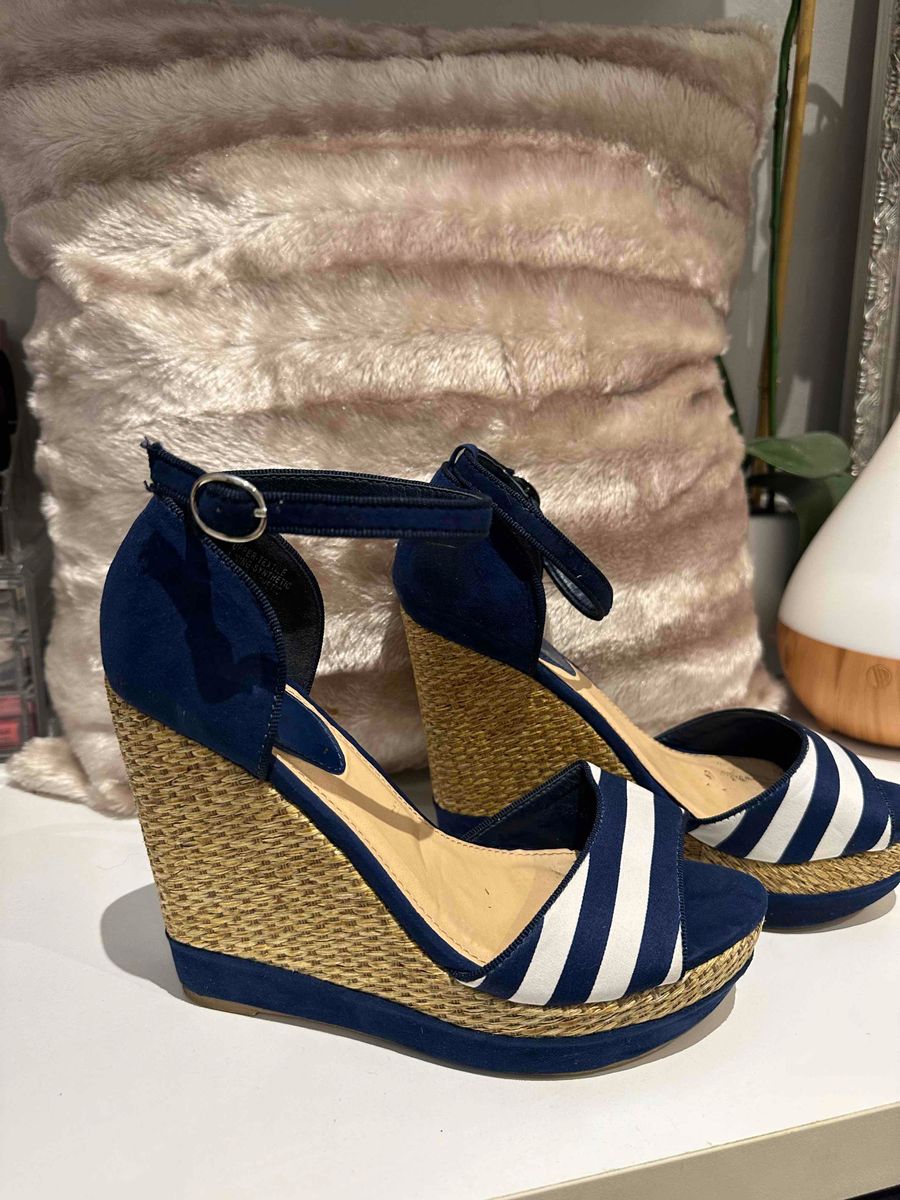 Women Lovely Foschini wedges worn a few ti Yaga SA