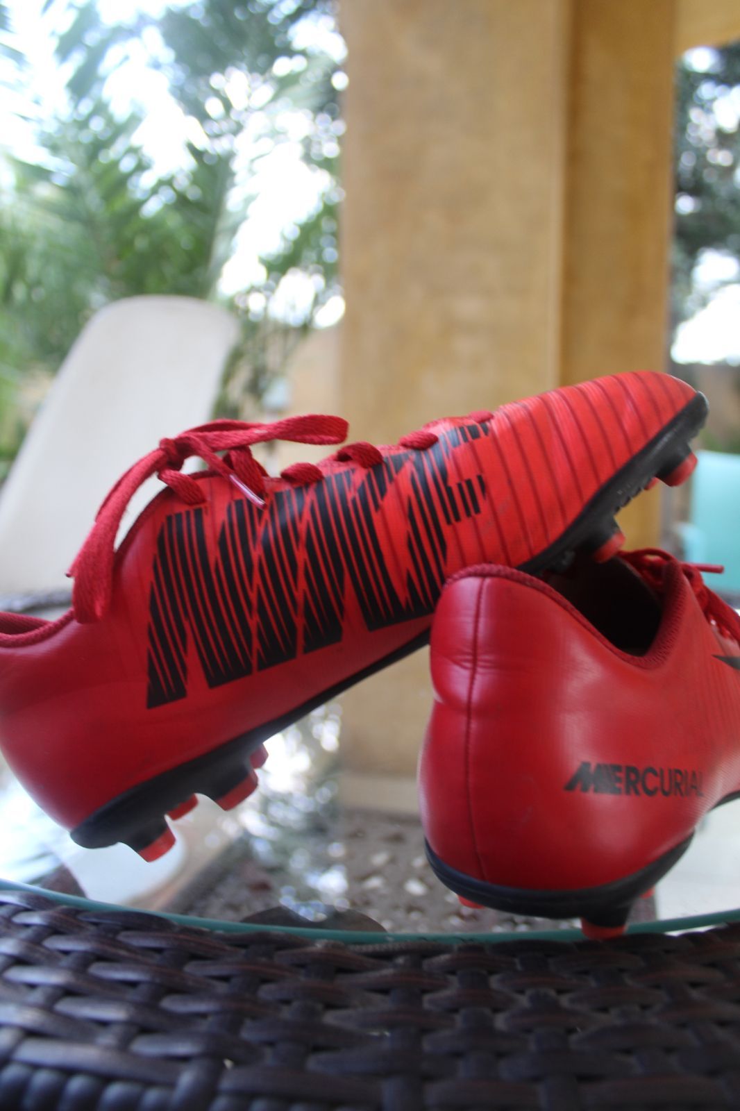 Red nike soccer shoes hotsell
