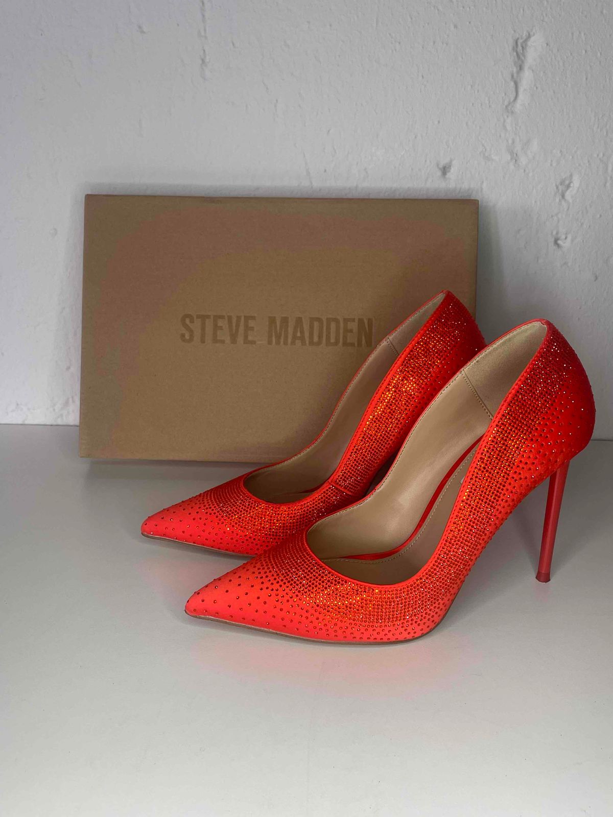 Women Orange, Steve Madden Worn once YAGA