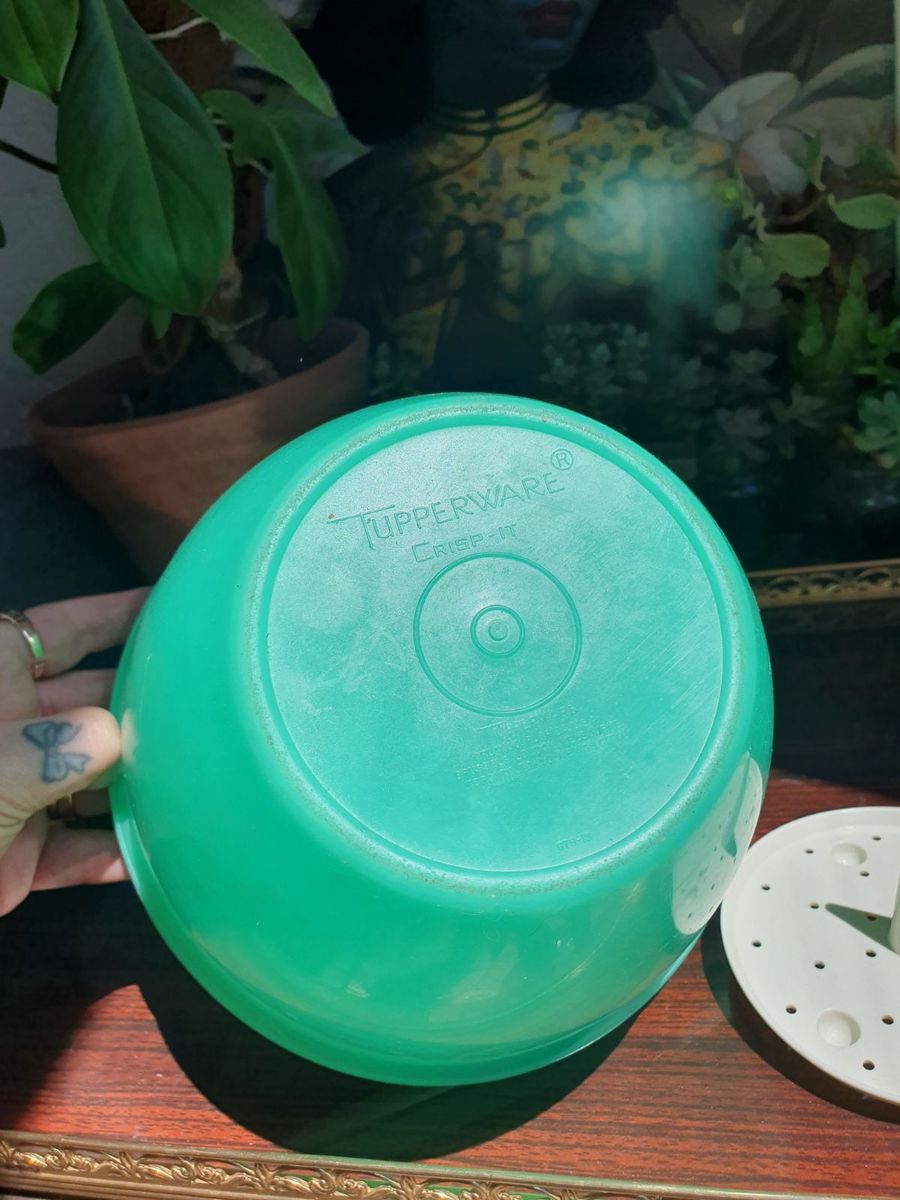 Tupperware crisp It Lettuce Keeper 679 