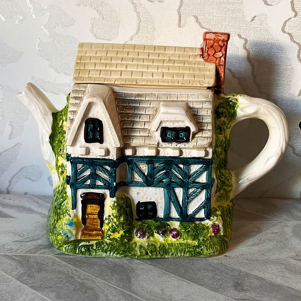 Albert E. Price Country Cabin cottage teapot