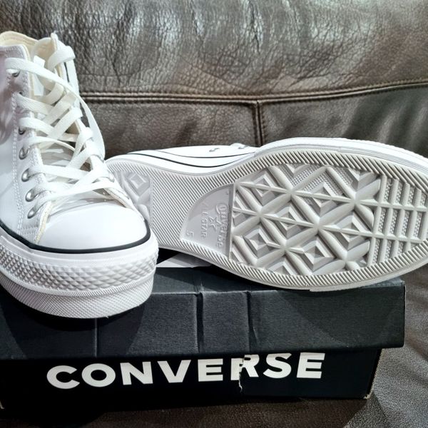 Converse Chuck Taylor All Star Lift Hi tops Leather upper Has been worn only a couple of times