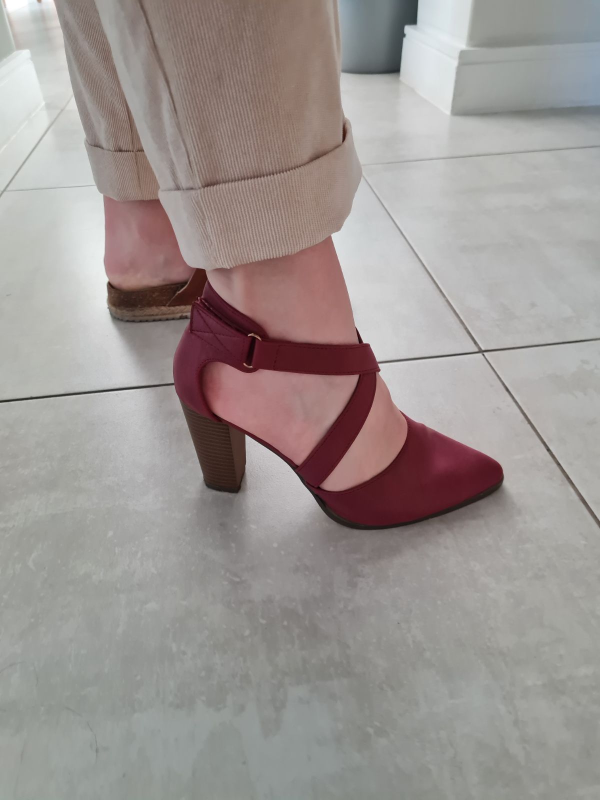 Women Rage burgundy heels YAGA