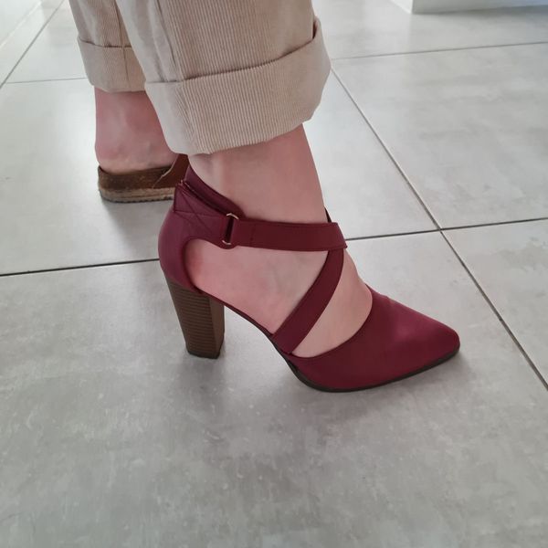 Women Rage burgundy heels YAGA