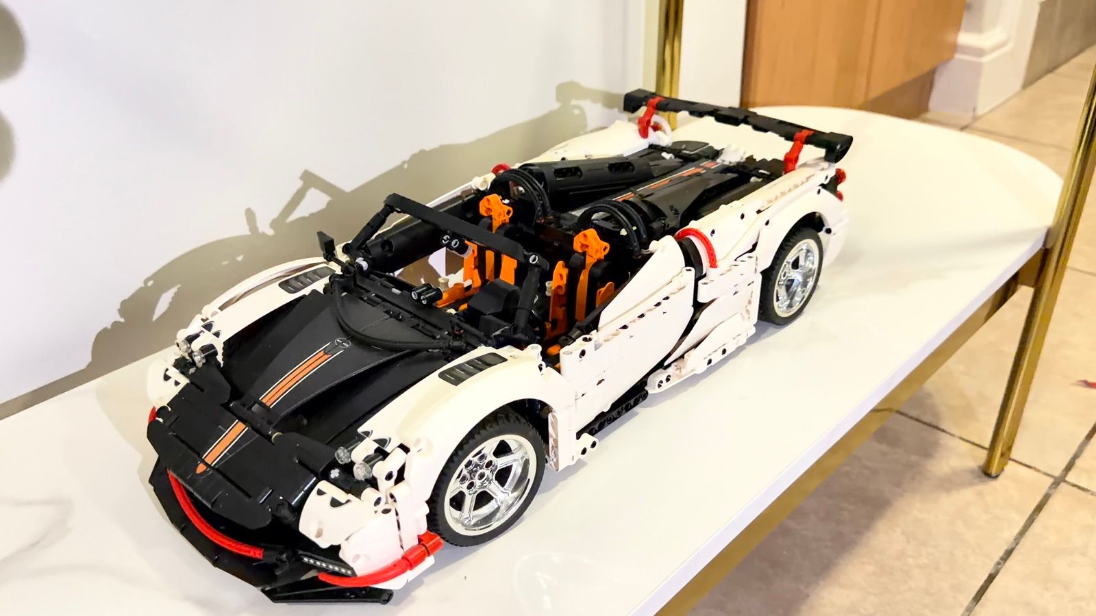 LEPIN 23002 Koenigsegg One:1 Technic-compatible 3,021-piece model