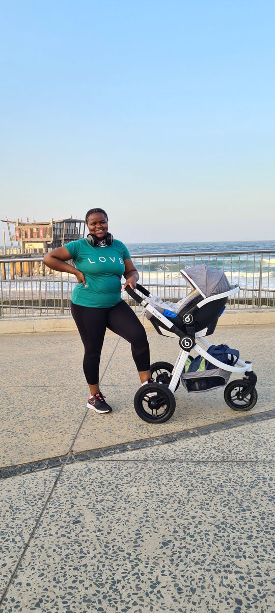 Bounce titanium travel system baby stroller for sale. It is in good condition. Stroller with interch