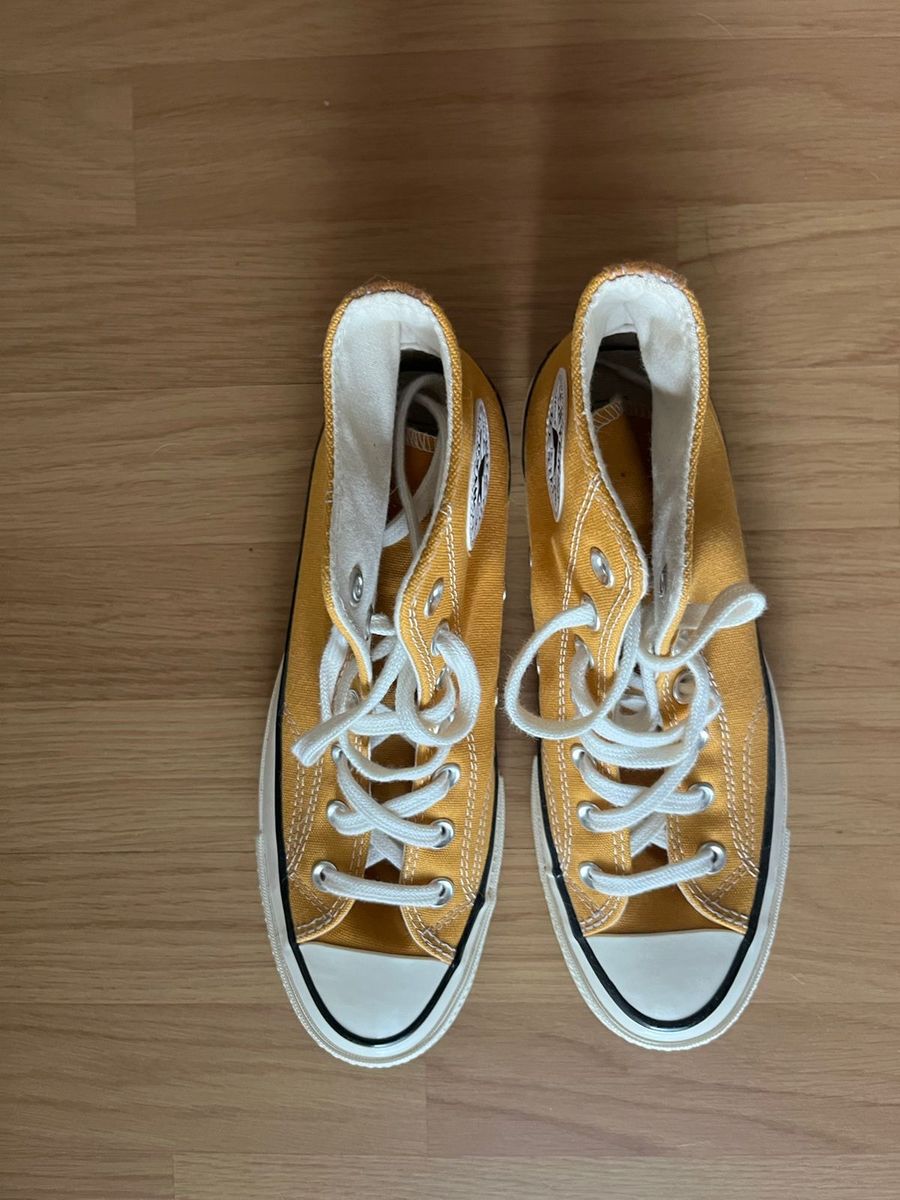 Yellow converse size sale 4