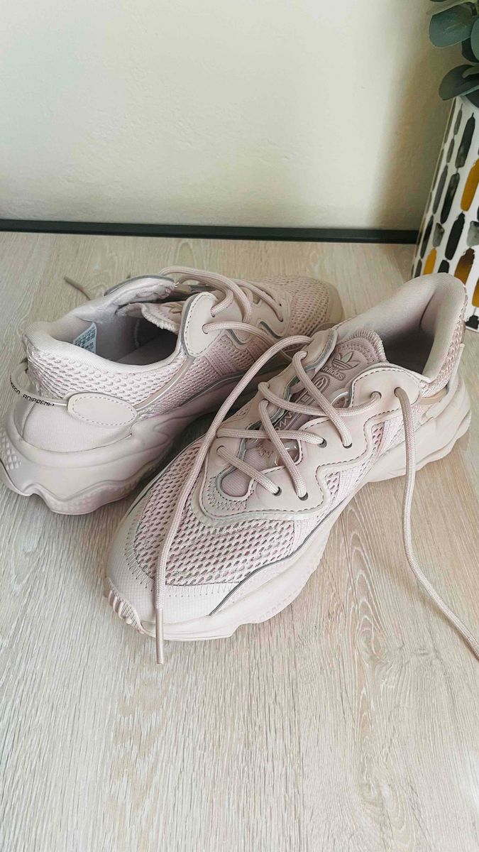 Women Lite pink Adidas Ozweego only worn on Yaga SA