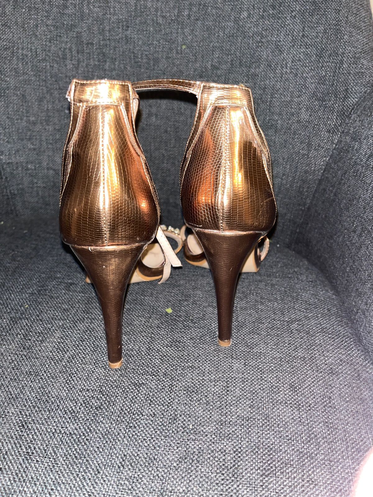 Details 157+ bronze heels new look latest esthdonghoadian