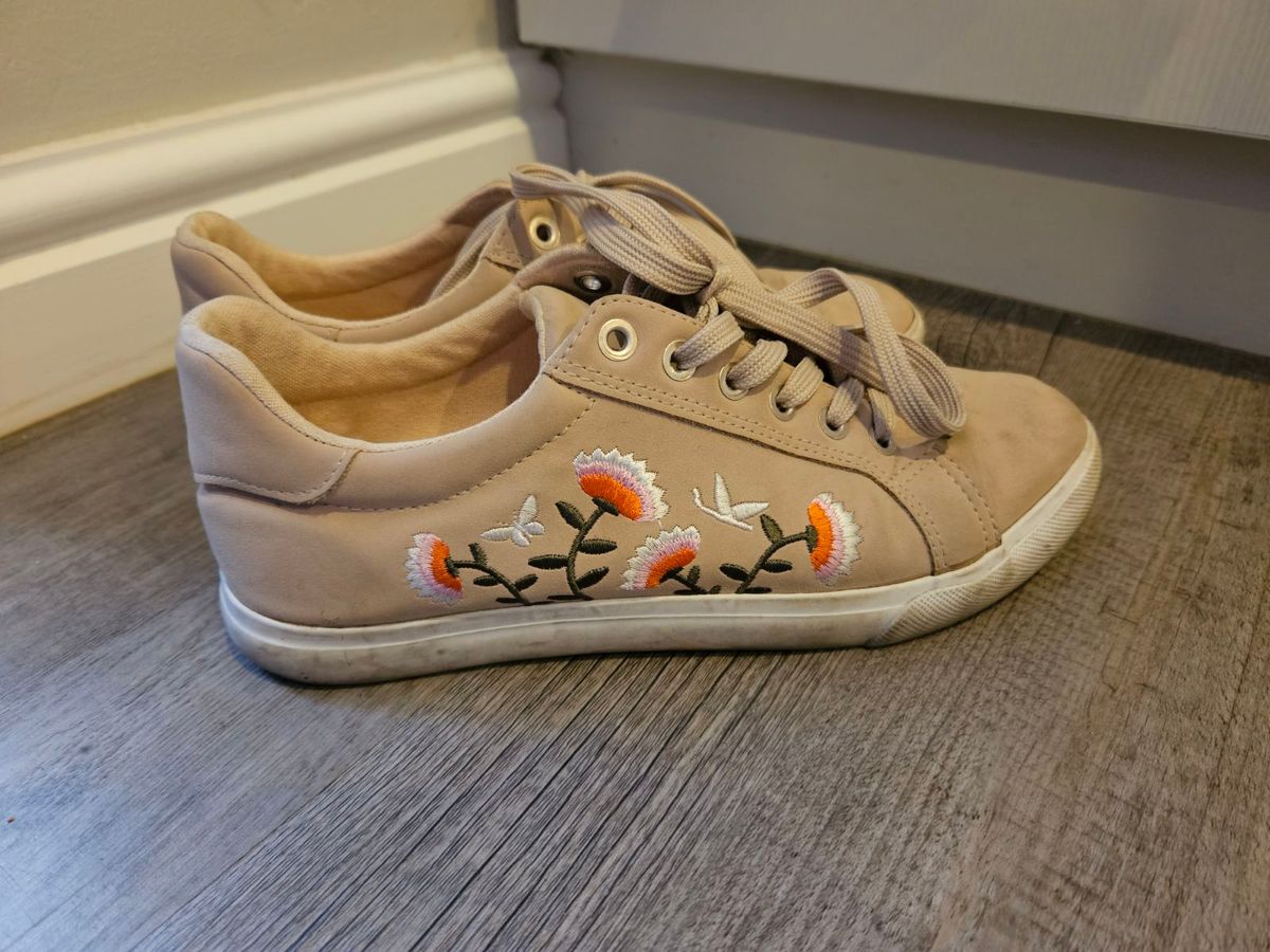 Foschini sneakers 2025