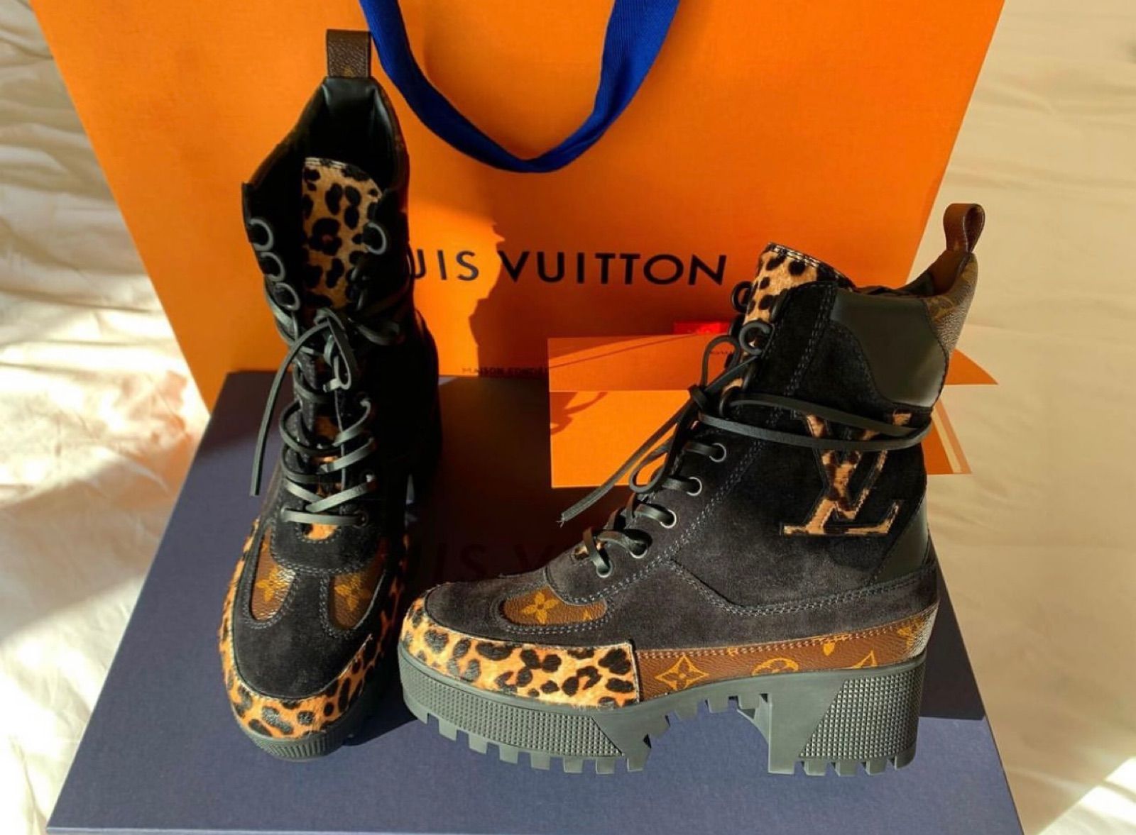 Louis Vuitton Desert Boots size 37½  Bukowskis