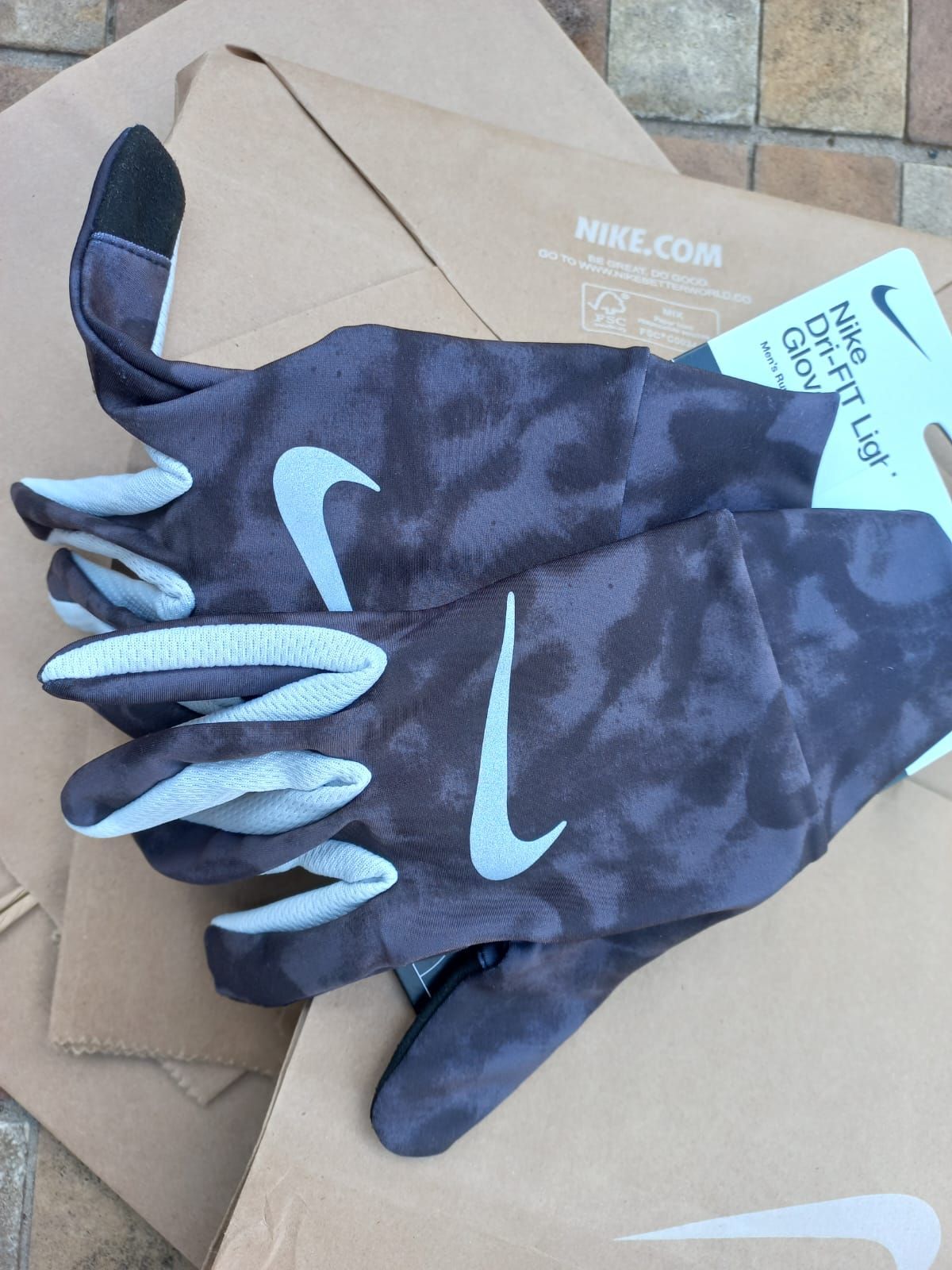 Nike dri fit hot sale tempo run gloves