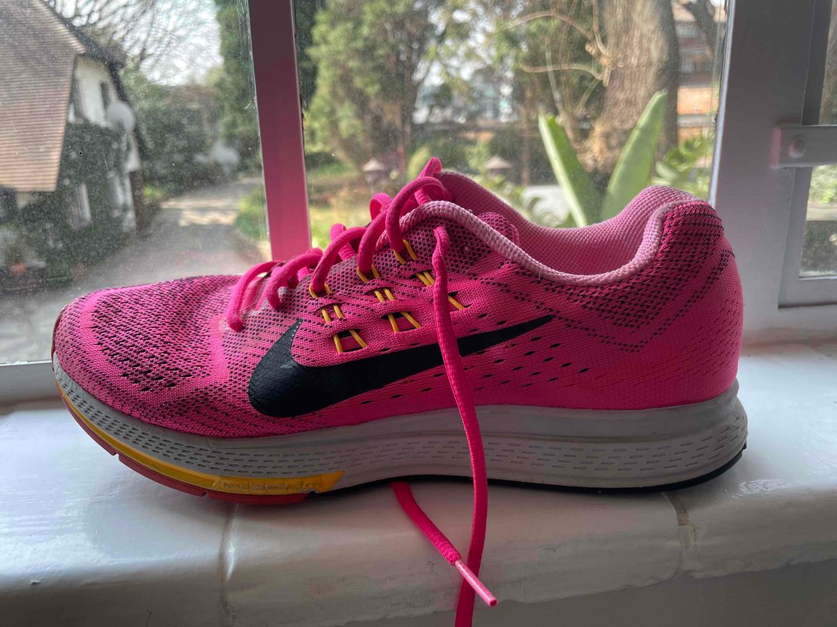 Women Nike Running Shoes Size UK 7 Still i Yaga SA