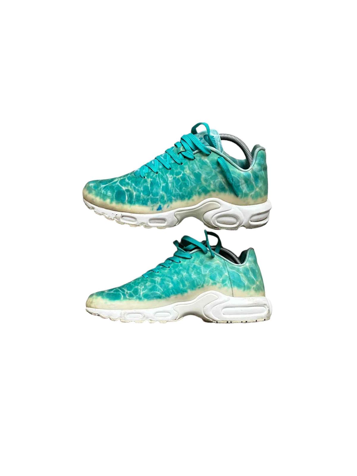 nike tn swimming pool