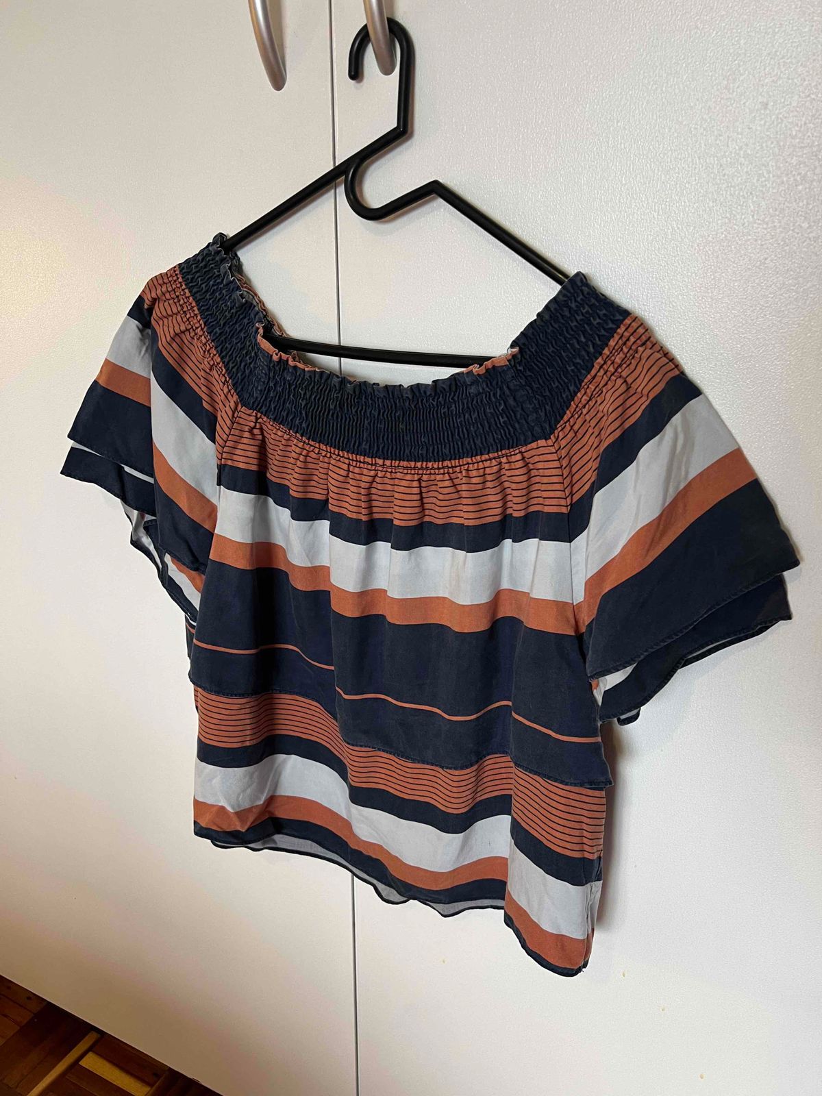 Women Off shoulder Country Road top. Worn. Gr Yaga SA