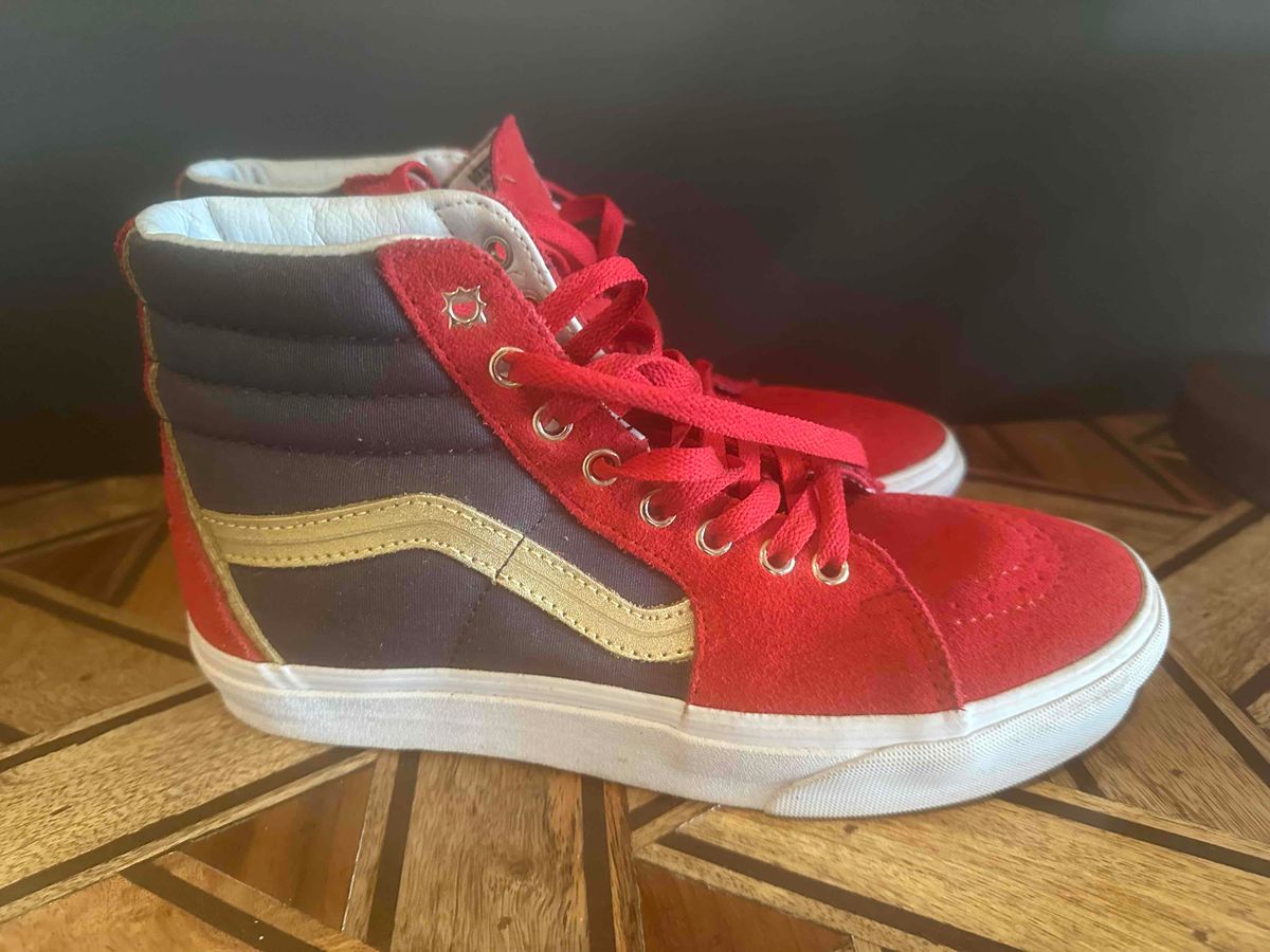 Captain marvel vans hot sale