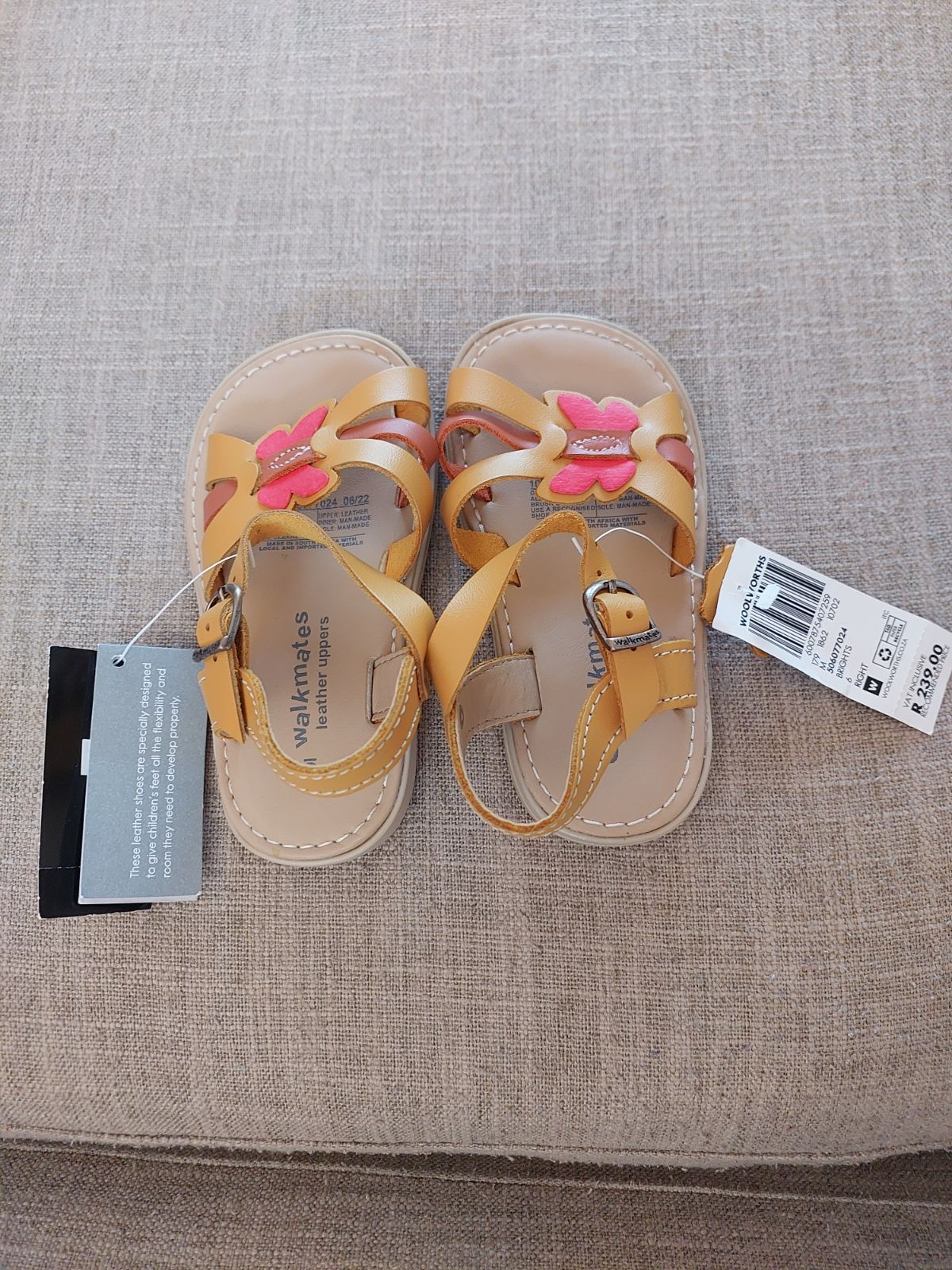 Size 6 Pink & Purple Floral Strappy Leather Walkmates Sandals - Woolworths  - Petit Fox