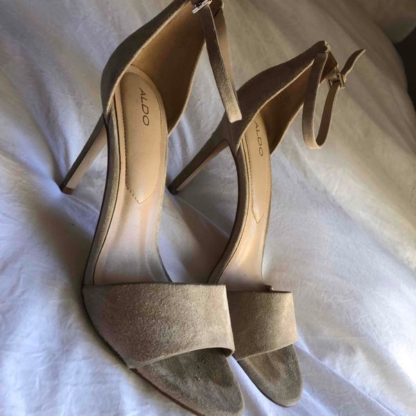 Women Nude Suede Aldo Heels worn once Yaga SA