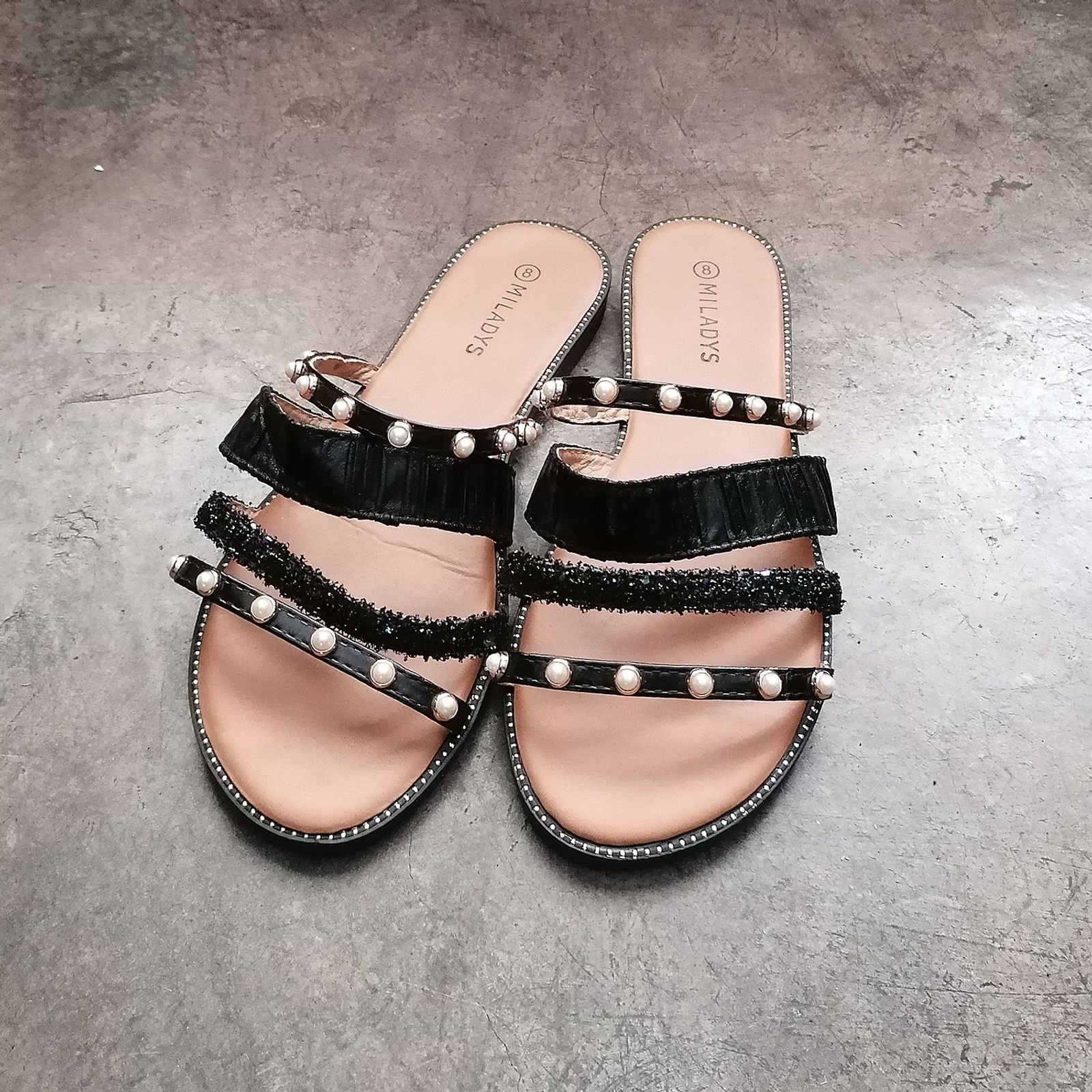 Women Black Miladys sandals with beautiful be Yaga SA