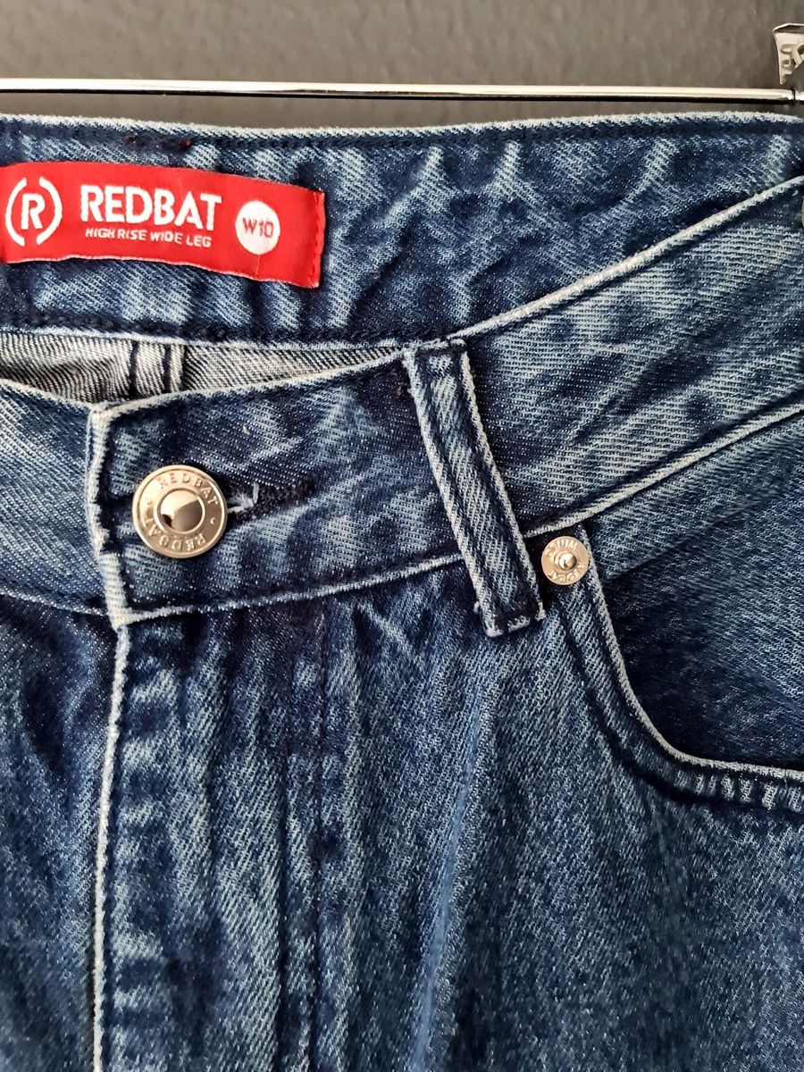 sportscene - 🚨 sportscene Rewards exclusive 🚨 Get R100 off selected  Redbat straight leg denim jeans. Offer available in-store and online  (discount applies automatically on checkout) from Thursday, 26 April –  Tuesday