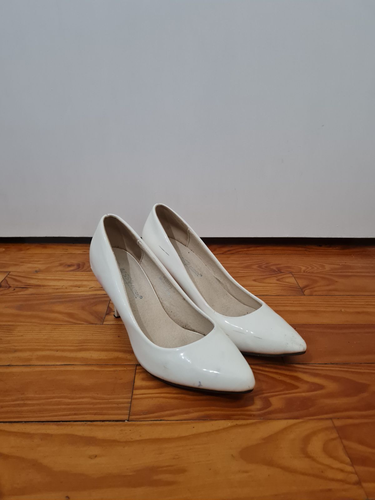 Women White gessy fashion stiletto heels Yaga SA