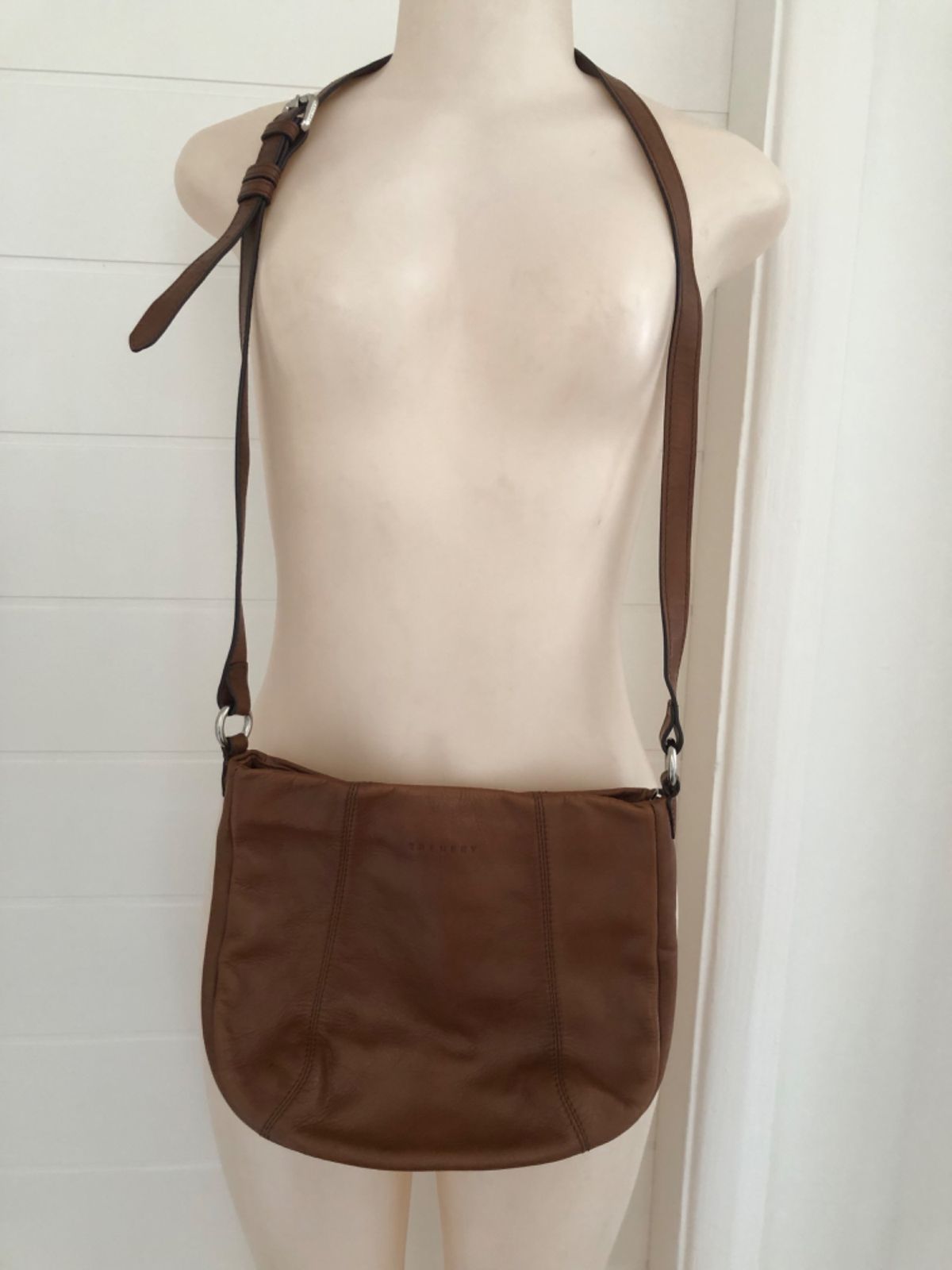Women TRENERY leather sling Top zip with YAGA