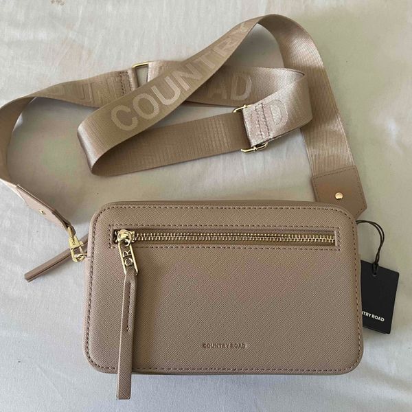 Country road sling sales bag