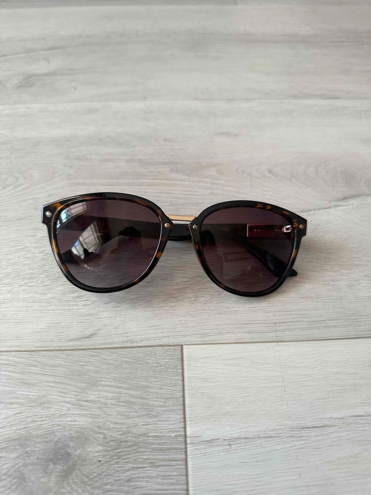 Women Old Khaki Preloved scratc YAGA