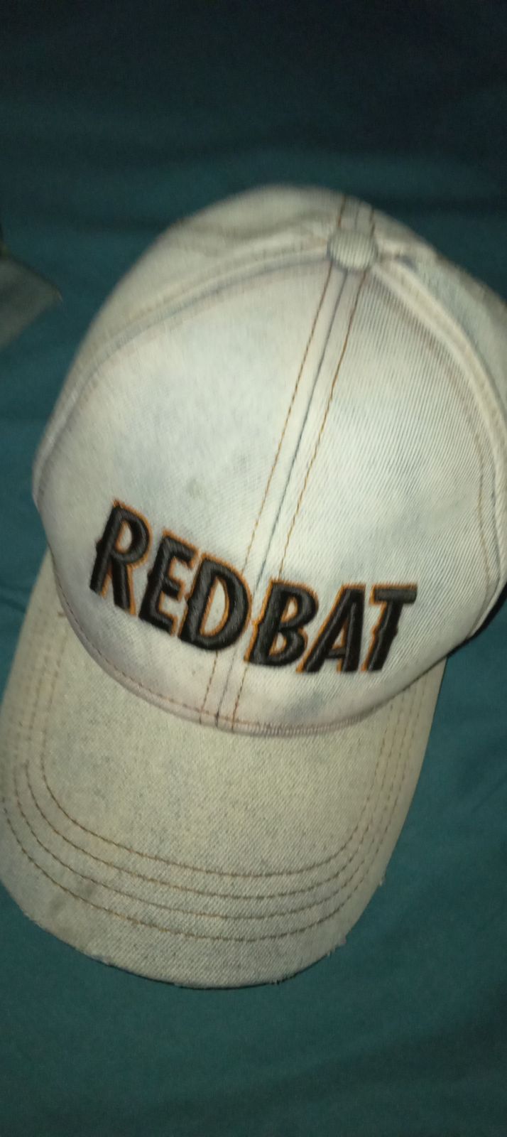 Men Hii jam selling my redbat cap still in YAGA