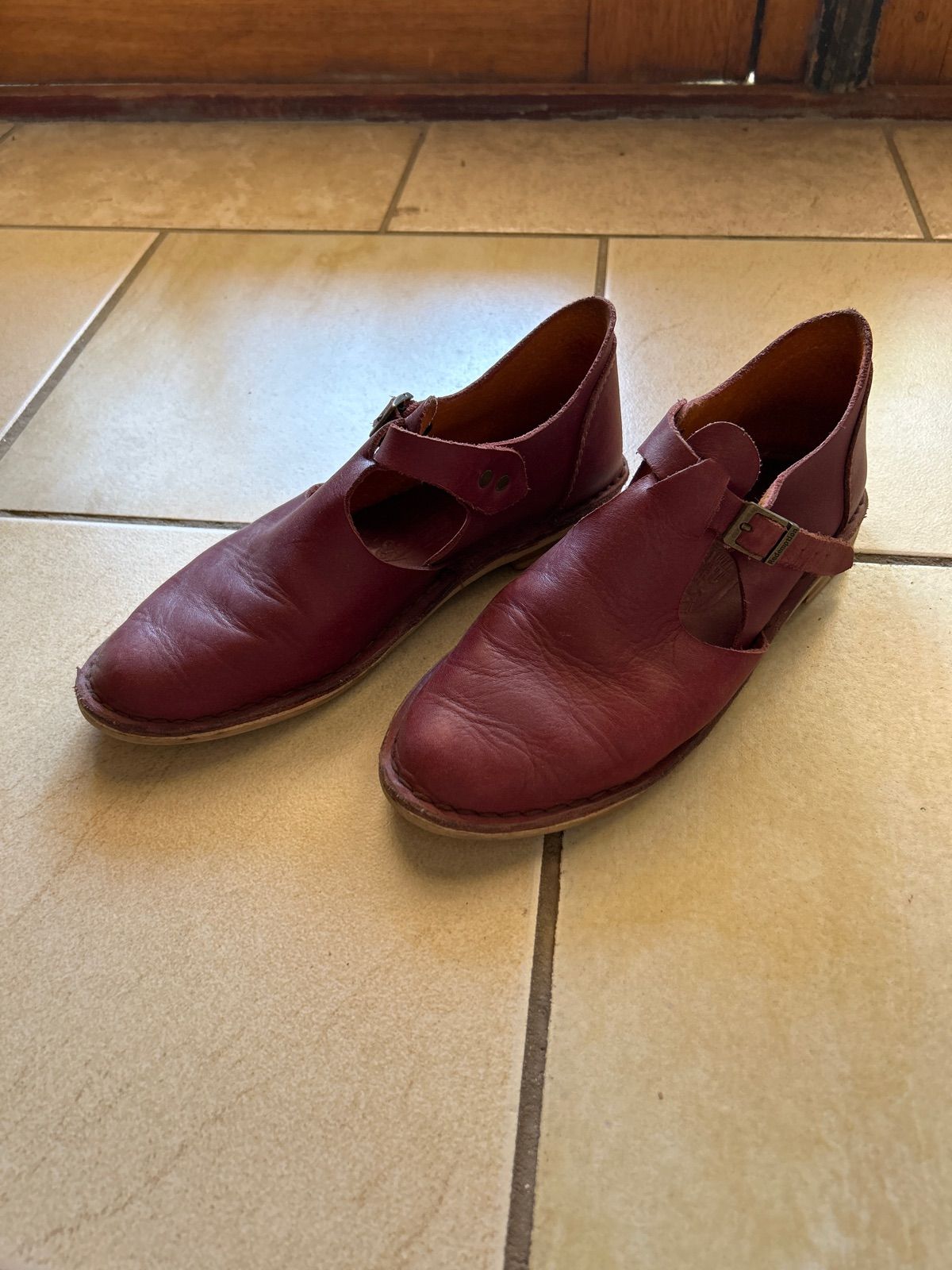 Leather hot sale shoes wellington