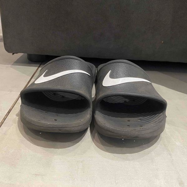 Men Nike slides Size Worn a lot but still YAGA - Main Image