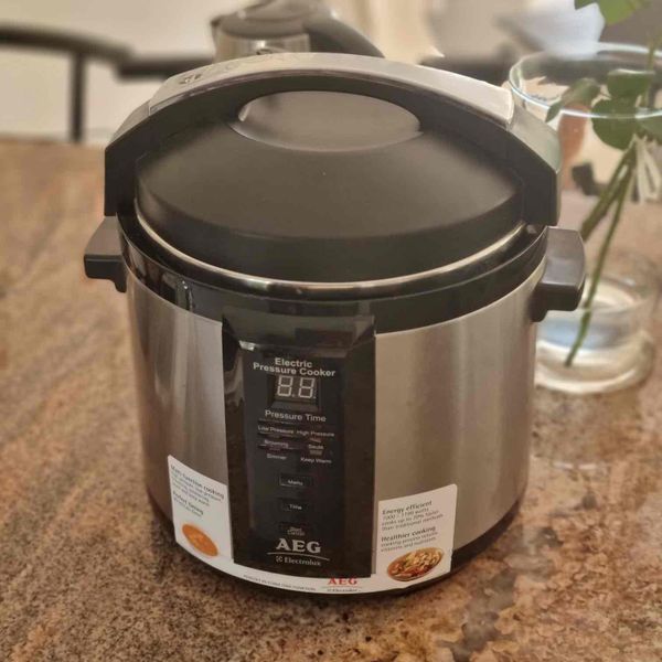 Pressure cooker aeg hotsell