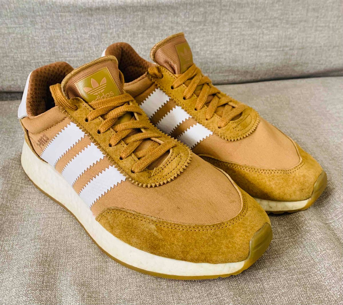 Women Adidas suede sneakers. Bought in UK thi Yaga SA