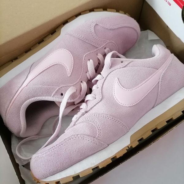 Womens nike md 2025 runner 2 se