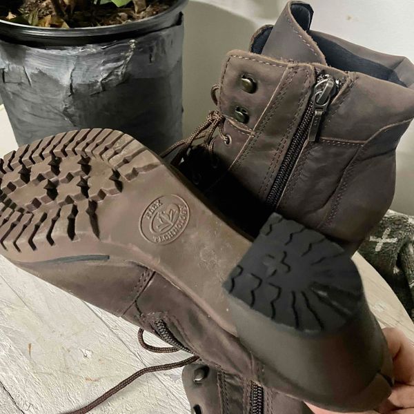 Women Froggie boots. Barely used. Bought for Yaga SA