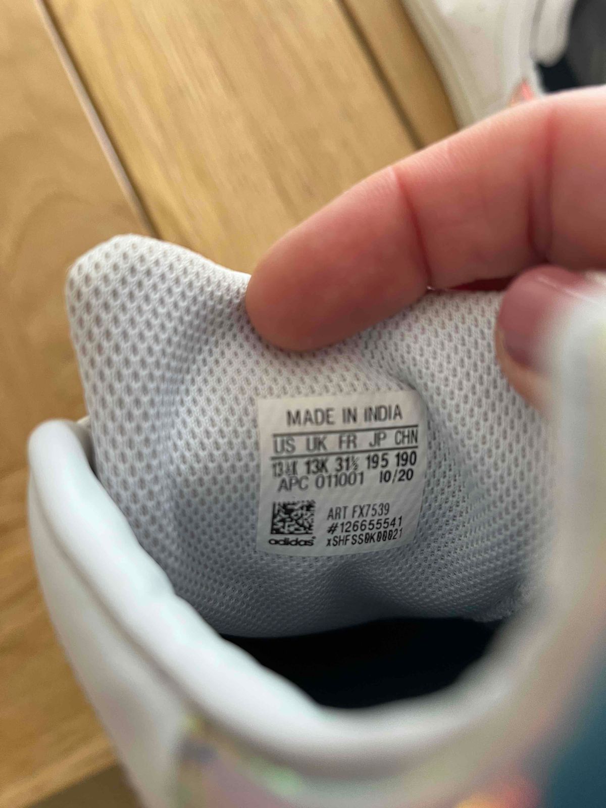 Yeezy wave runner hot sale size tag