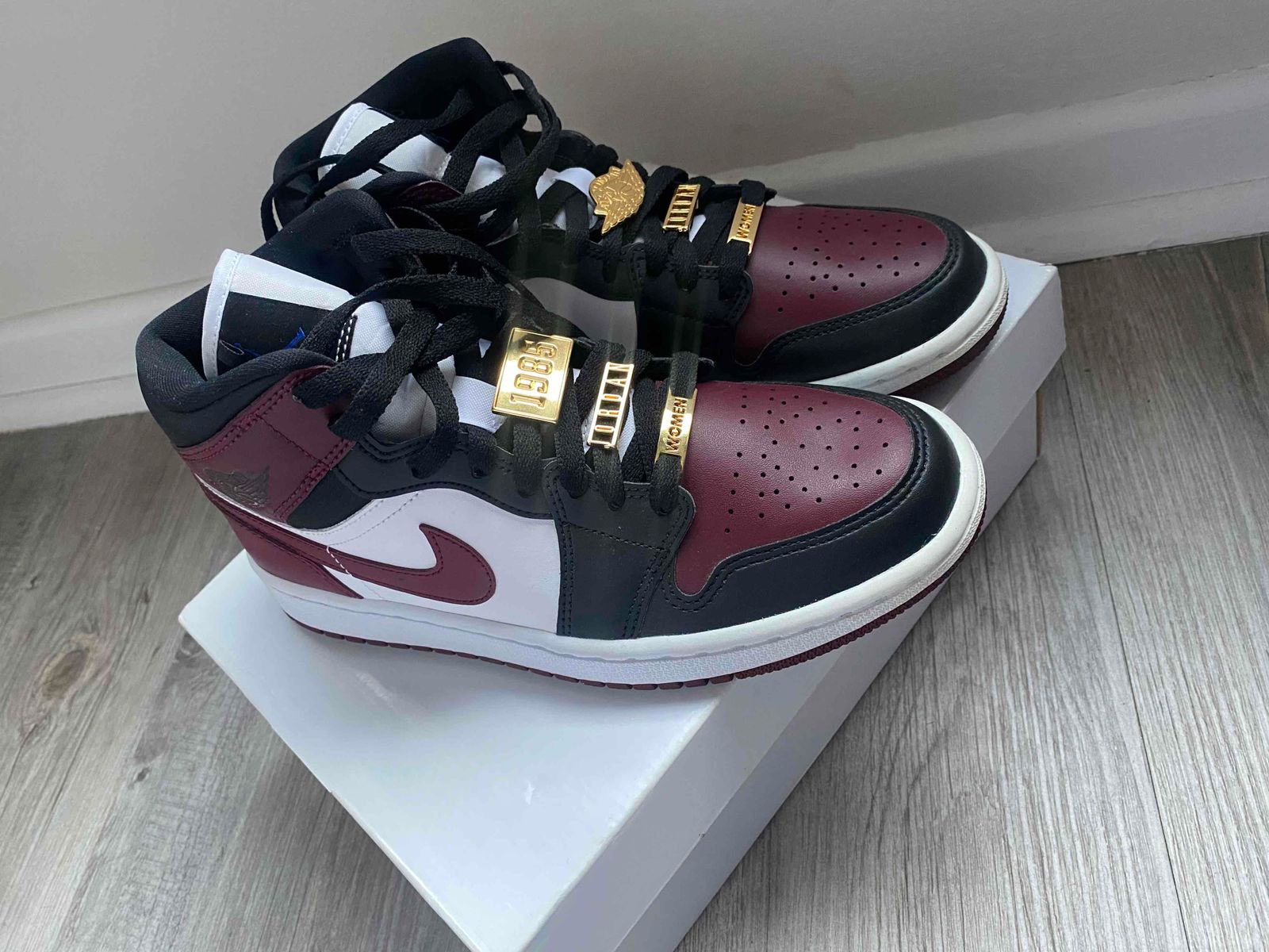 Gold Pendant Jordan Mid Maroon Black Gold AIR JORDAN MID MAROON