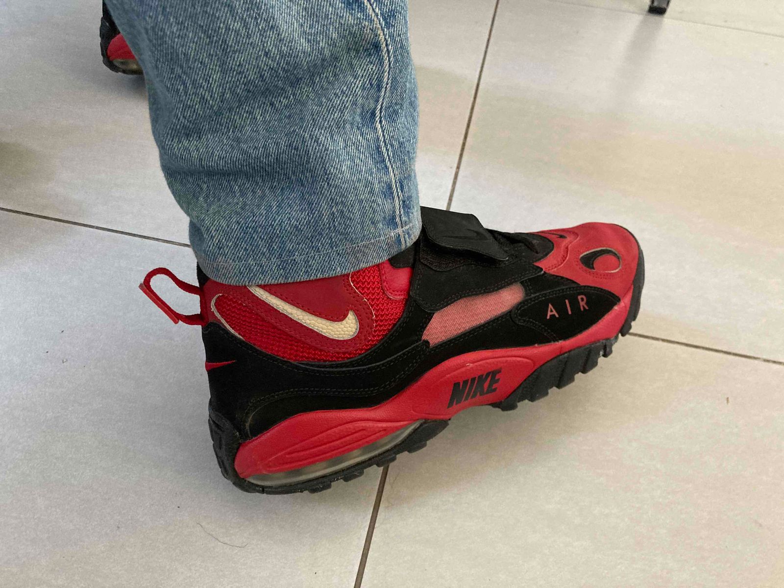 Air max speed turf hotsell university red