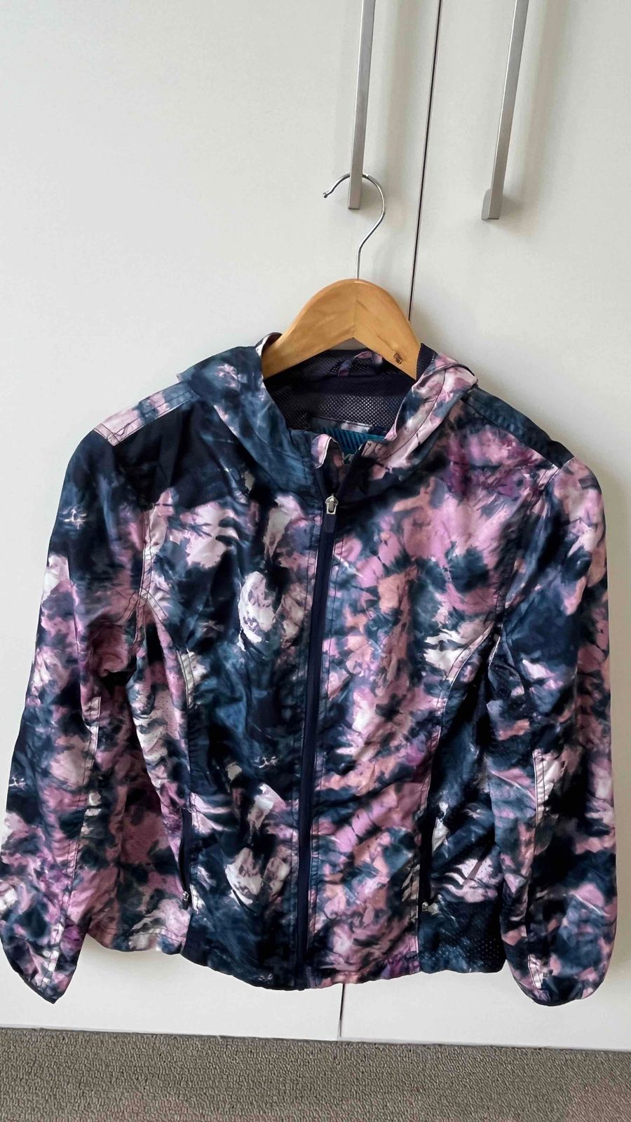 Women Mr Price Sport rain jacket, size small YAGA