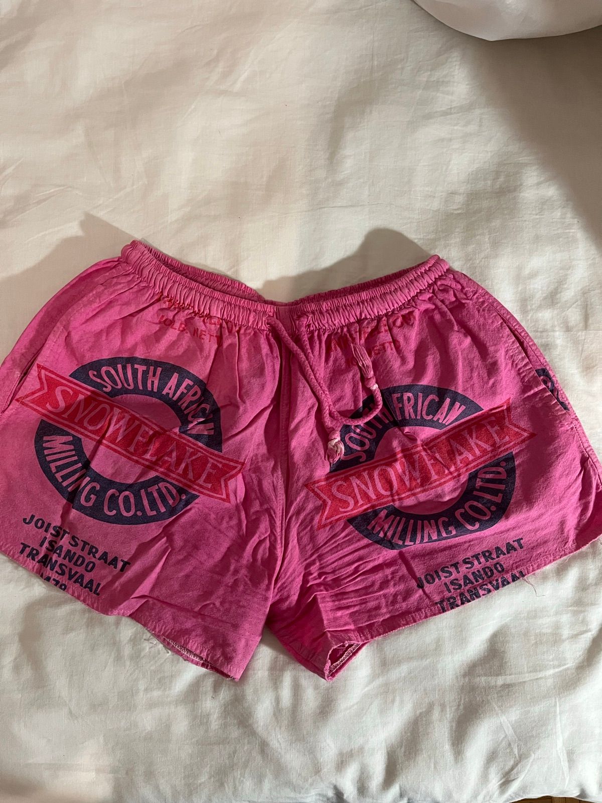 Women | Bright pink lightweight shorts featurin | YAGA