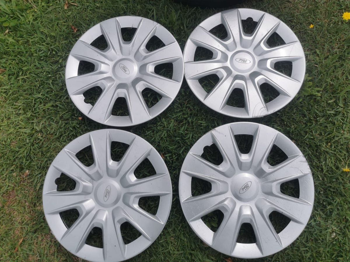 Men Ford Figo Hubcaps (SPARE WHEEL INCLUDED YAGA