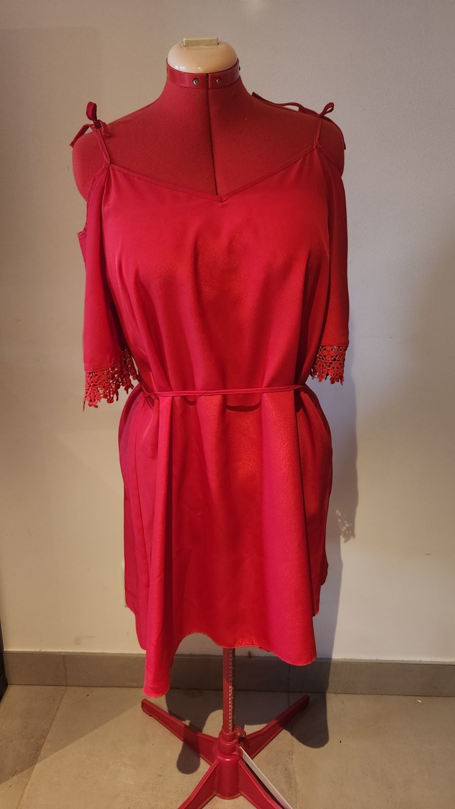 Women Cold shoulder pretty red dress. Edgars Yaga SA