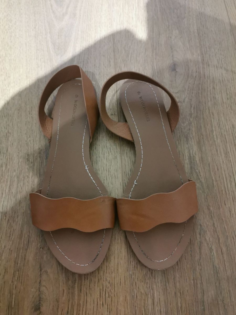 Woolies size 6 sandals