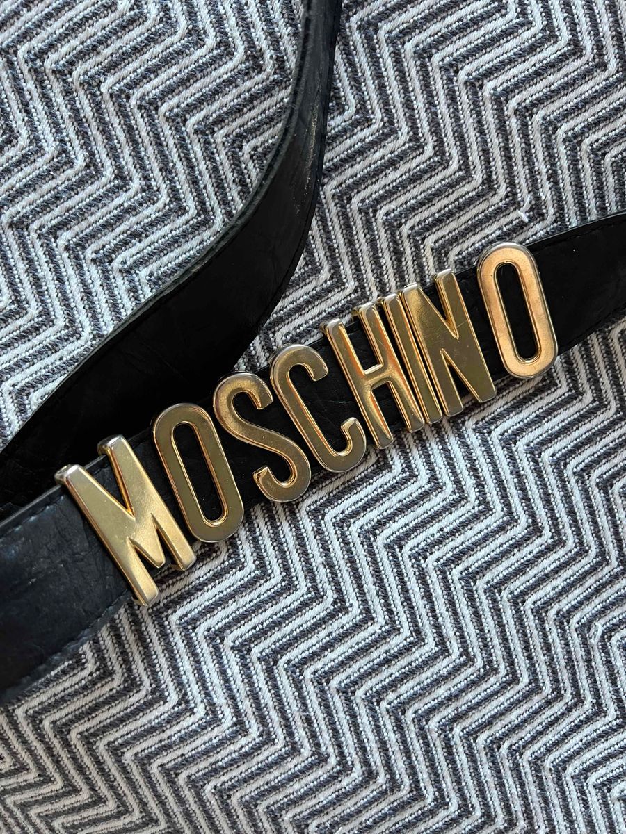 Women Not the real deal MOSCHINO belt. Yaga SA