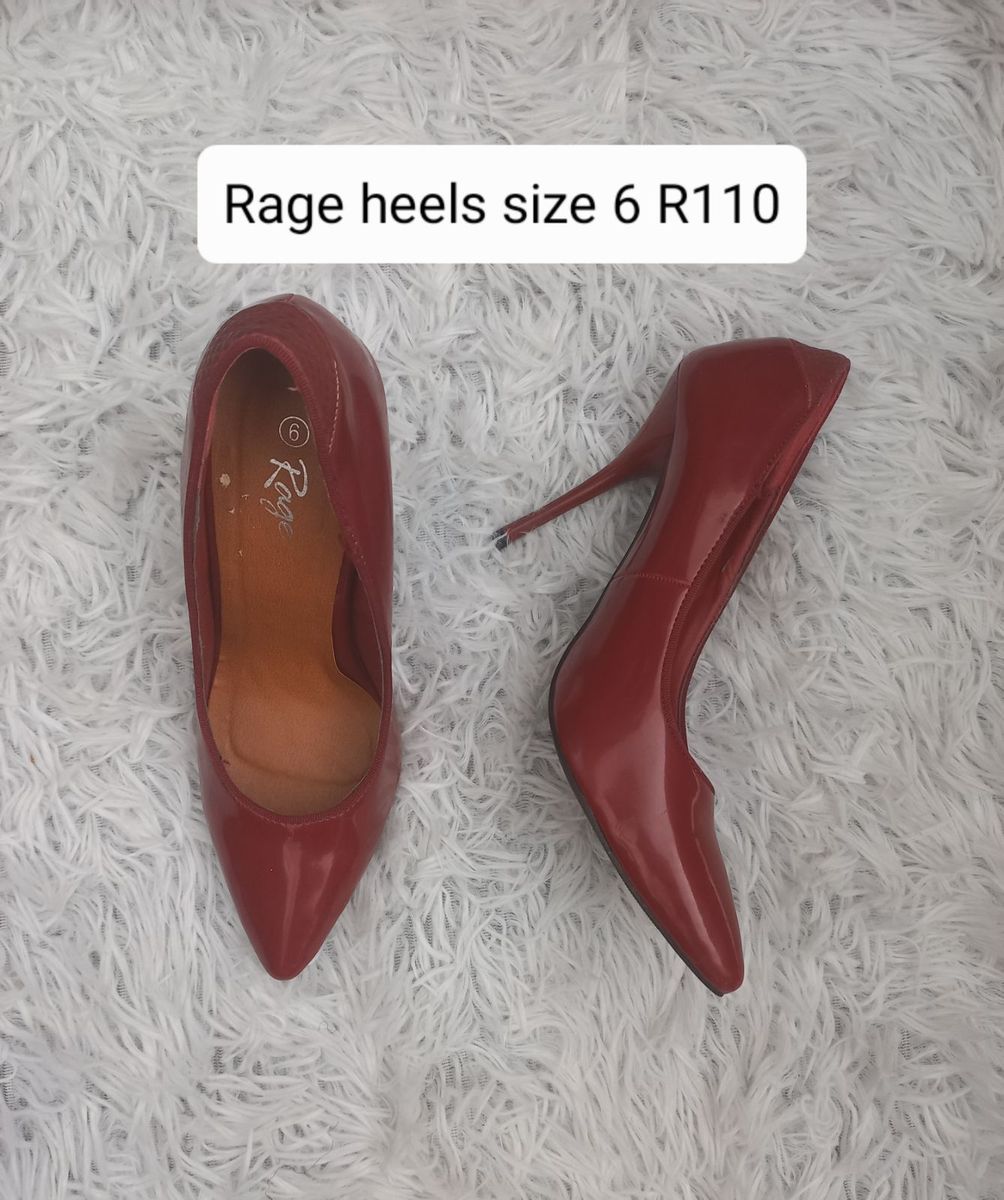 Women Beautiful rage heels size 6 maroon Yaga SA