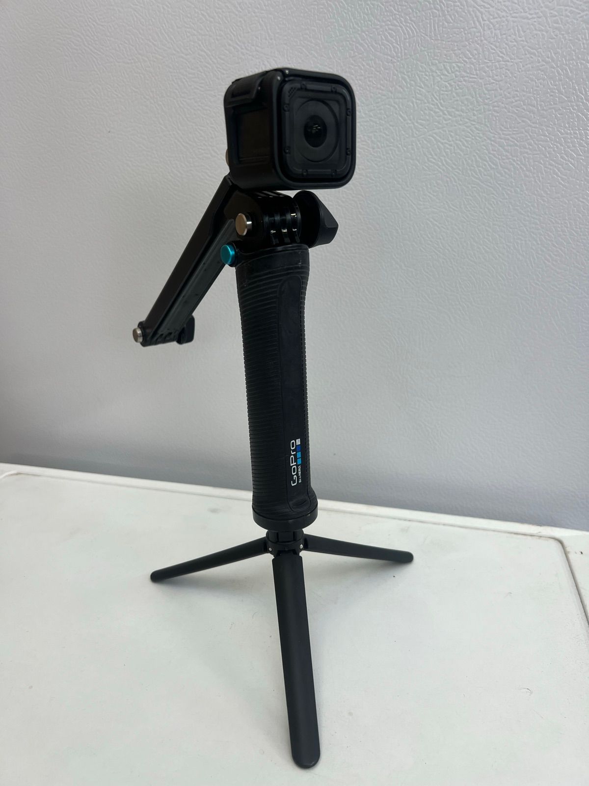 GoPro hero 4 Sessions with tripod stand