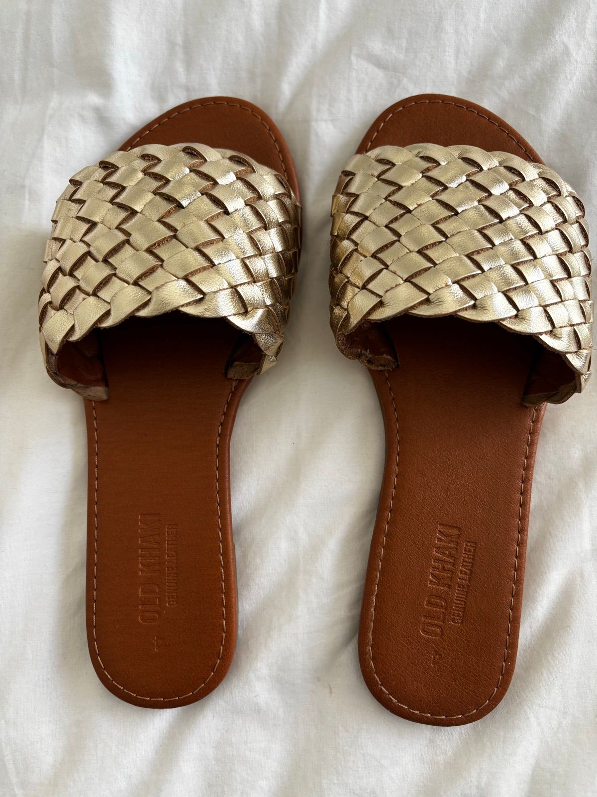 Women Old Khaki gold Brand new, worn YAGA