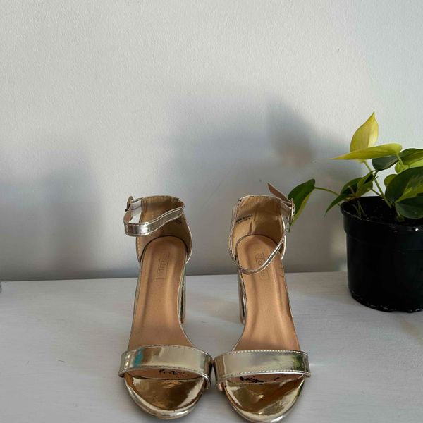 Yaga marketplace for preloved fashion