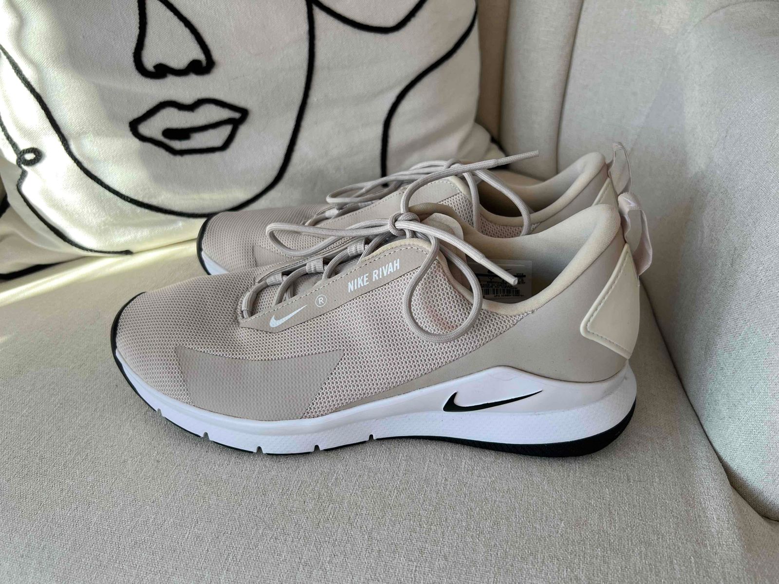 Nike on sale rivah women's