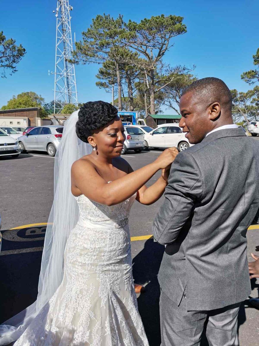 20 000 wedding dress deals